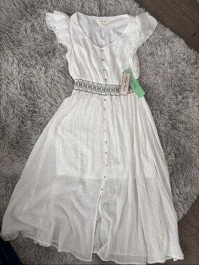 Women’s White Button-Front Dress with Embroidered Waist